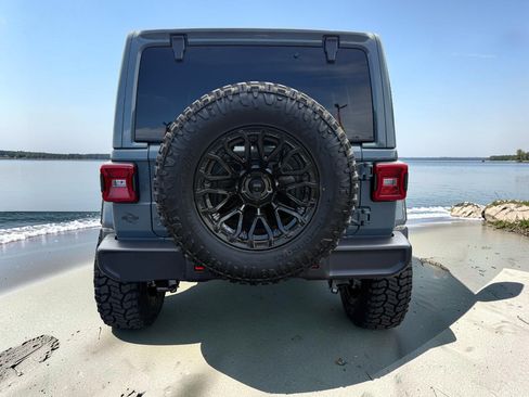 Used 2025 Jeep Wrangler Unlimited Sahara AWD/4WD image 6
