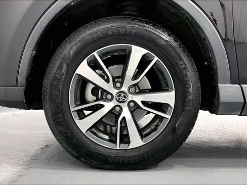 Used 2018 Toyota RAV4 XLE image 11