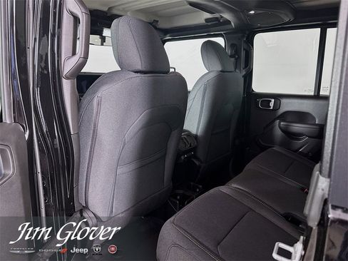 New 2025 Jeep Gladiator Sport image 18