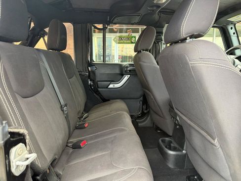 Used 2015 Jeep Wrangler Unlimited Sahara w/ Dual Top Group AWD/4WD image 18