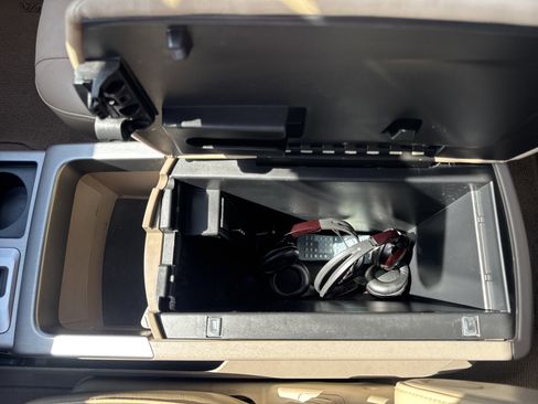 Used 2013 Nissan Armada Platinum image 27