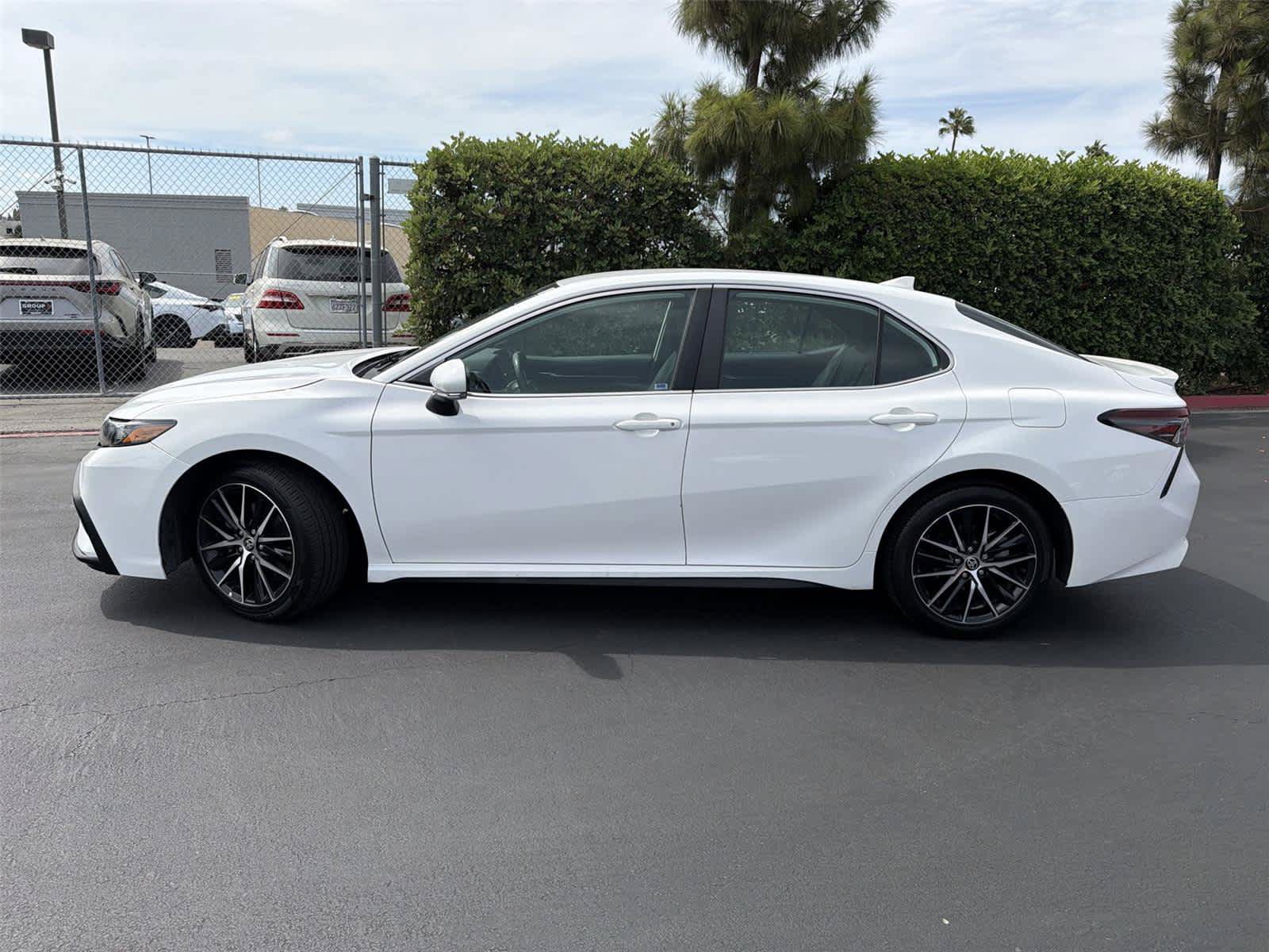 Used 2024 Toyota Camry SE w/ Blackout Package (TMS) FWD image 3