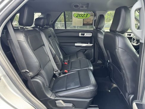 Used 2023 Ford Explorer Limited image 18