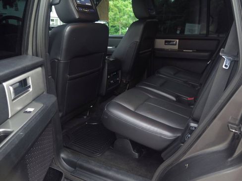 Used 2016 Ford Expedition XLT w/ Equipment Group 202A AWD/4WD image 35