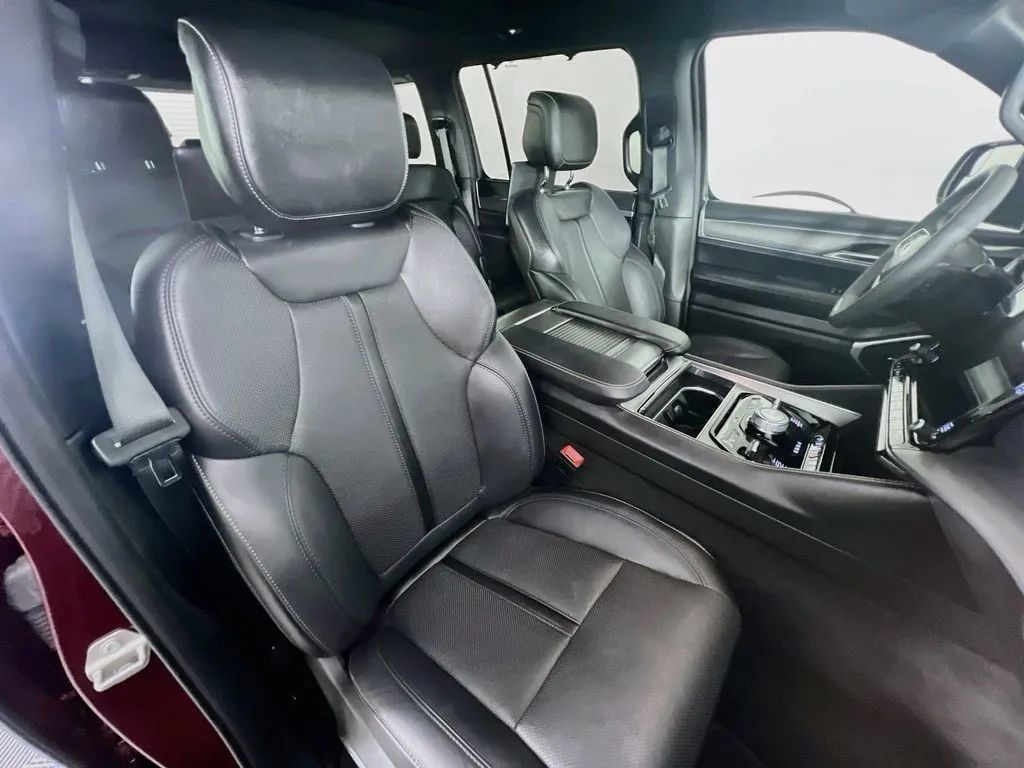 Used 2024 Jeep Wagoneer Series II w/ Convenience Group I AWD/4WD image 33