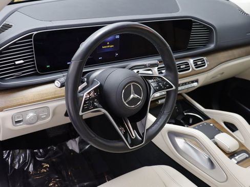 Used 2024 Mercedes-Benz GLS 450 4MATIC image 7
