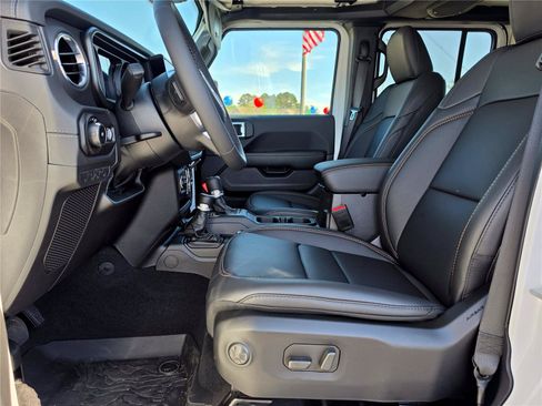 New 2026 Jeep Wrangler Unlimited Sahara AWD/4WD image 17