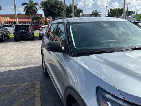 Used 2025 Ford Explorer Active RWD image 3