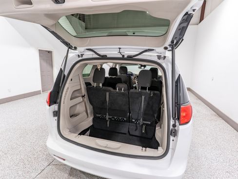 Used 2023 Chrysler Voyager LX FWD image 31