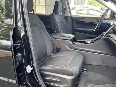 Certified 2023 Jeep Grand Cherokee L Laredo AWD/4WD image 27