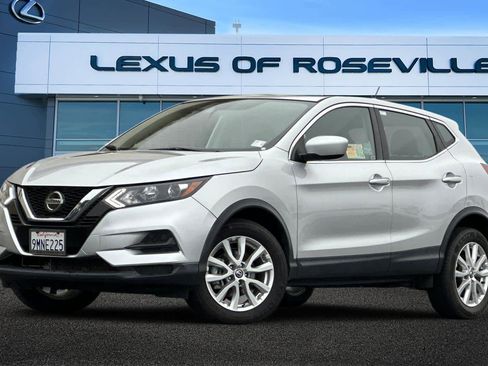 Used 2022 Nissan Rogue Sport S image 1