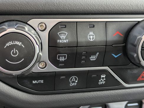 Used 2025 Jeep Wrangler Unlimited Sahara AWD/4WD image 26