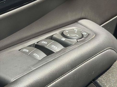Used 2025 Chevrolet Suburban LT AWD/4WD image 19
