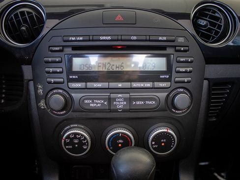 Used 2014 MAZDA MX-5 Miata Sport image 31