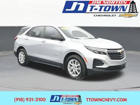 Used 2022 Chevrolet Equinox LS FWD image 1