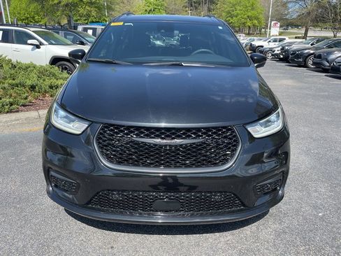 Used 2023 Chrysler Pacifica Touring-L w/ S Appearance Package image 13