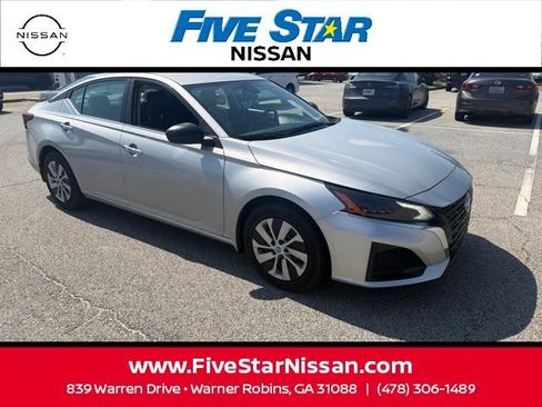 Used 2025 Nissan Altima 2.5 S FWD image 2