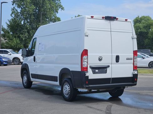 Used 2024 RAM ProMaster 2500 w/ Convenience Group FWD image 3