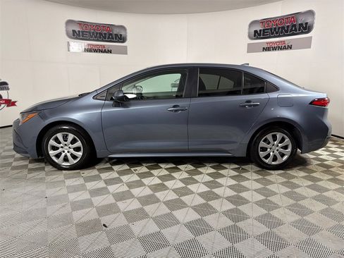 Used 2021 Toyota Corolla LE image 6
