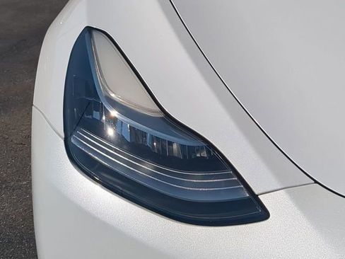 Used 2022 Tesla Model Y Long Range image 10