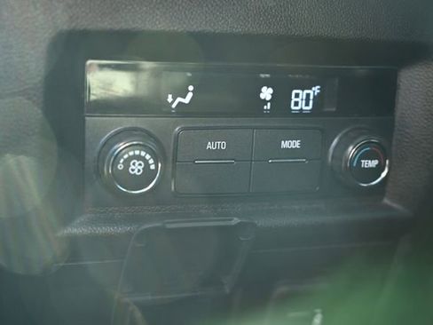 Used 2020 Chevrolet Traverse LT w/ LT Premium Package image 50