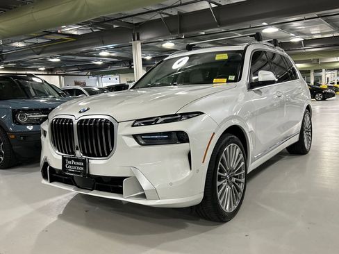 Used 2023 BMW X7 xDrive40i w/ Premium Package AWD/4WD image 5