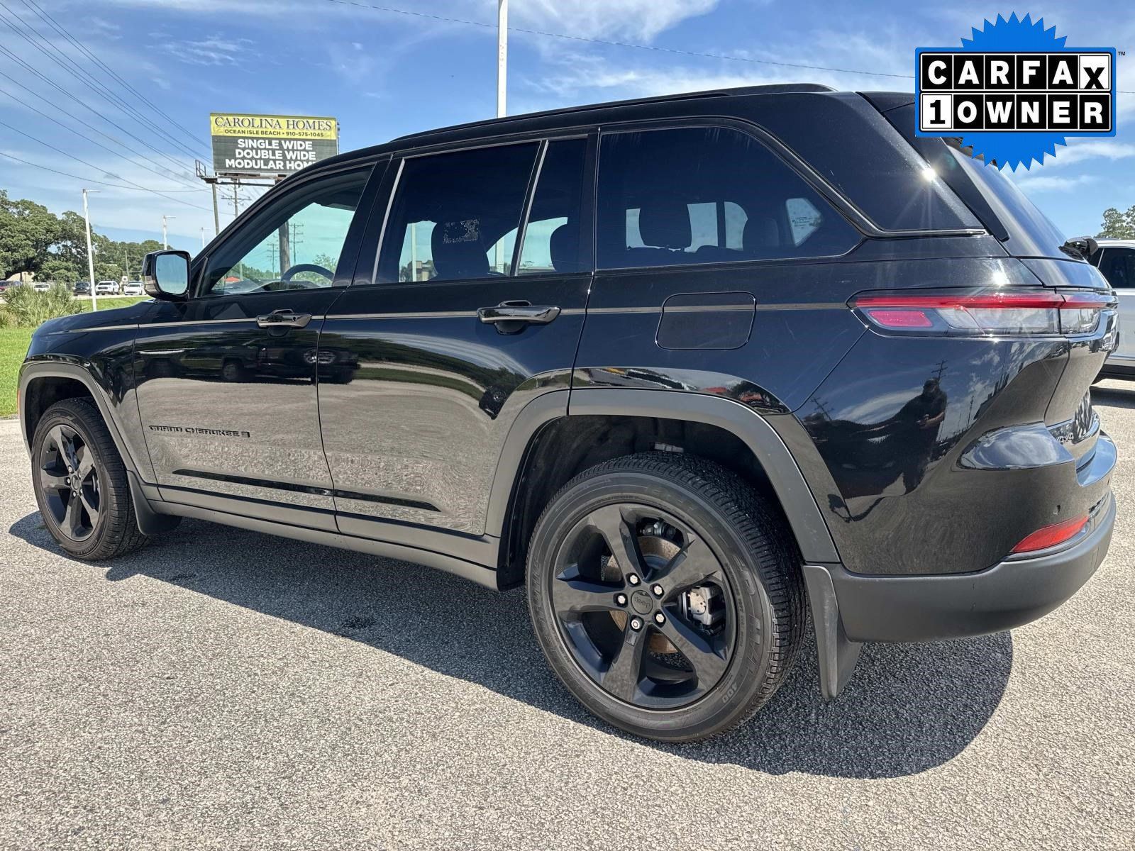 Used 2023 Jeep Grand Cherokee Altitude AWD/4WD image 6