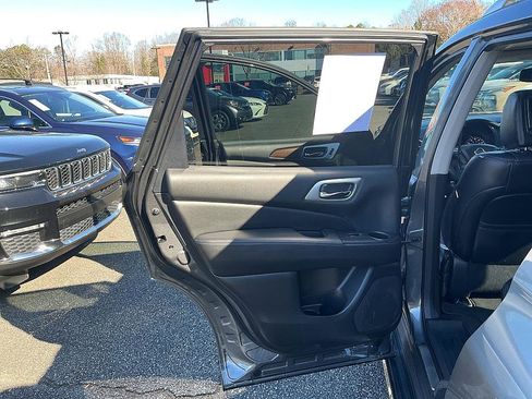 Used 2019 Nissan Pathfinder Platinum w/ Cargo Package image 22