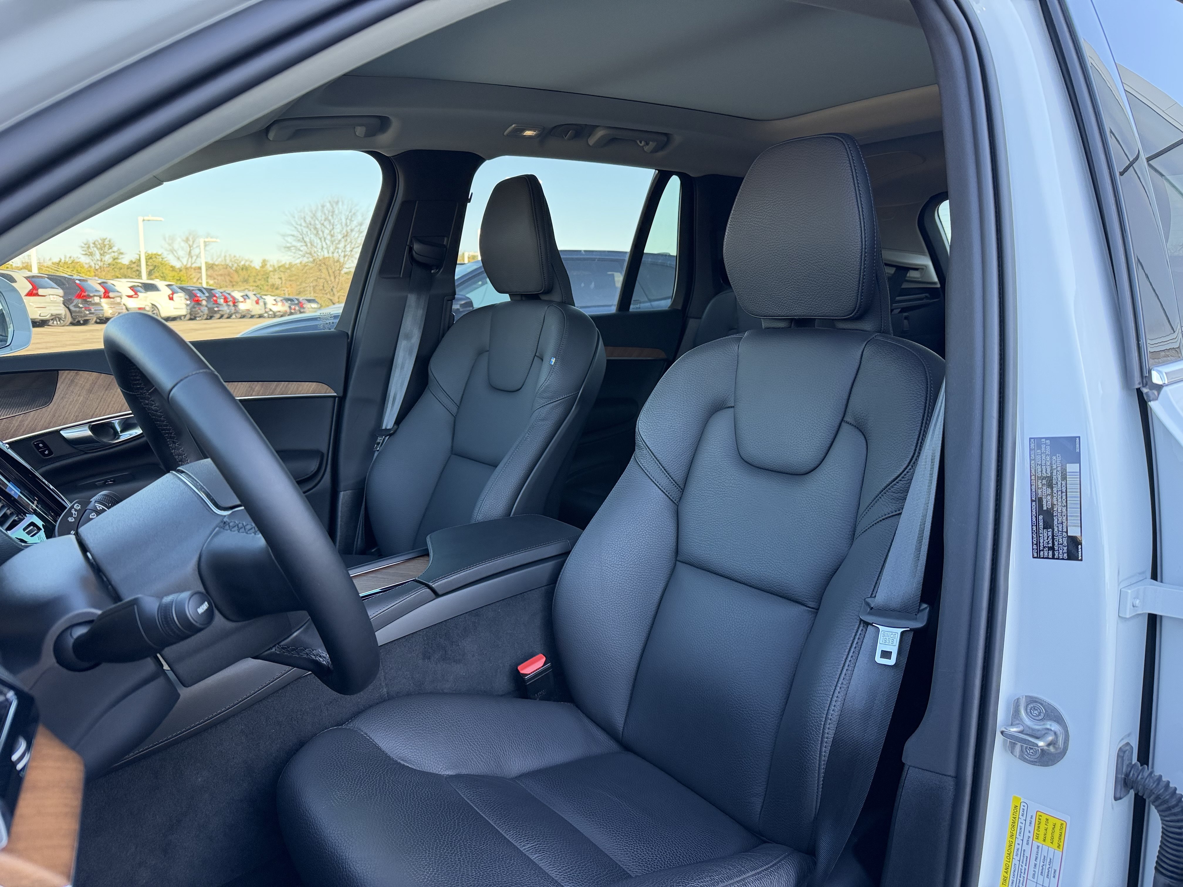 Used 2025 Volvo XC90 T8 Plus w/ Protection Package Premier AWD/4WD image 8