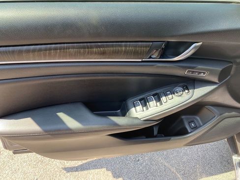 Used 2020 Honda Accord Touring image 11