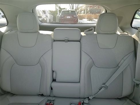 Used 2020 Jeep Cherokee Limited image 22