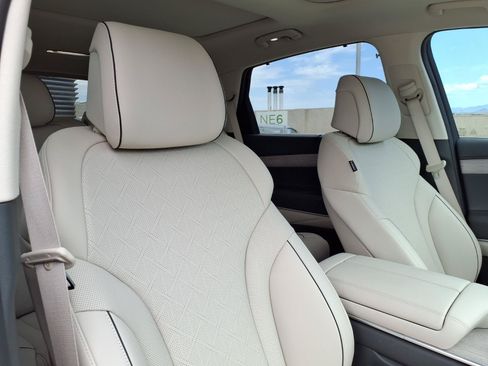 Certified 2026 Genesis GV80 2.5T Advanced AWD/4WD image 11