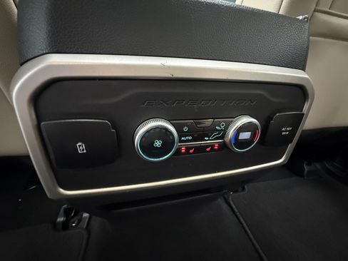 Used 2024 Ford Expedition Max Limited AWD/4WD image 26