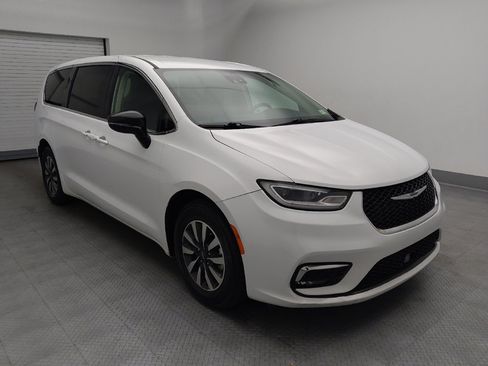 Used 2024 Chrysler Pacifica Limited FWD image 13