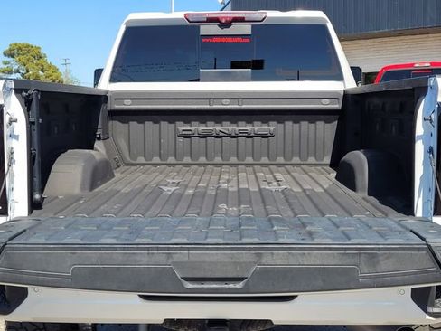 Used 2024 GMC Sierra 2500 Denali Ultimate AWD/4WD image 10