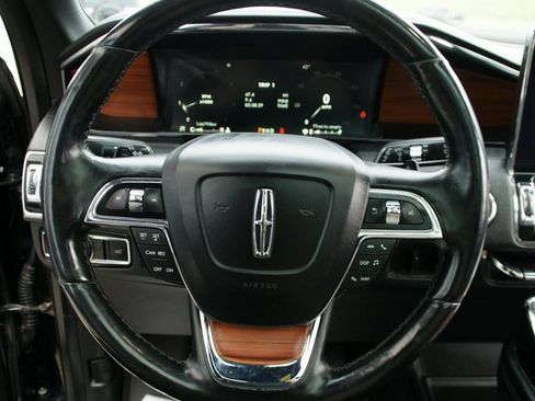 Used 2018 Lincoln Navigator L Select image 18
