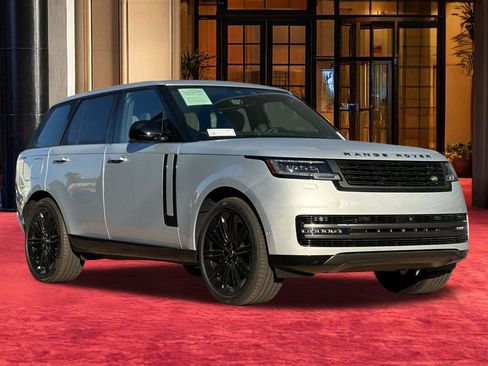 Used 2025 Land Rover Range Rover SE AWD/4WD image 6