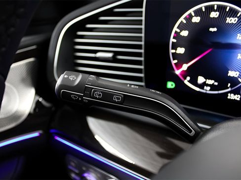 Used 2025 Mercedes-Benz GLS 450 4MATIC image 7