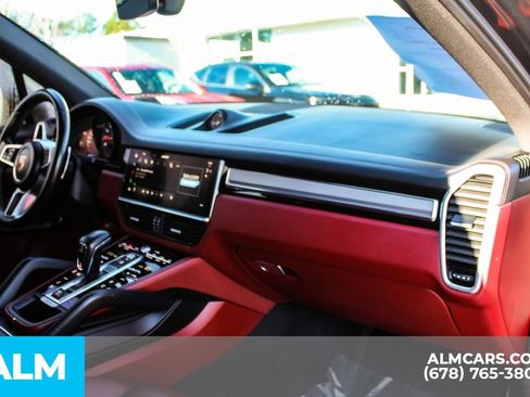 Used 2023 Porsche Cayenne S Platinum w/ Premium Package Plus image 23