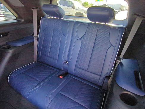 Used 2026 Cadillac Vistiq Premium Luxury image 24