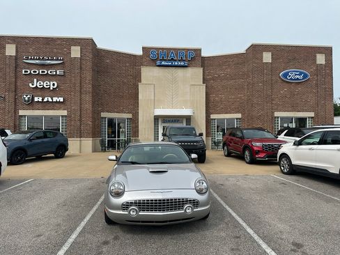 Used 2004 Ford Thunderbird RWD image 4