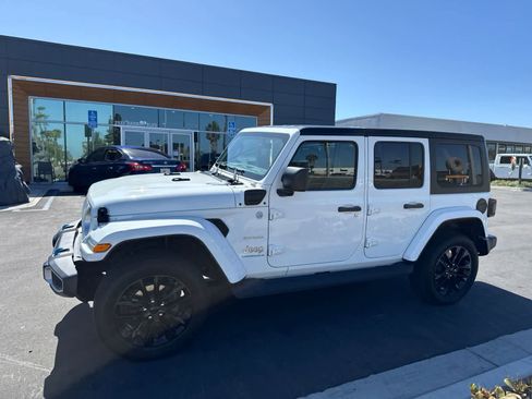 Used 2023 Jeep Wrangler Unlimited Sahara AWD/4WD image 20