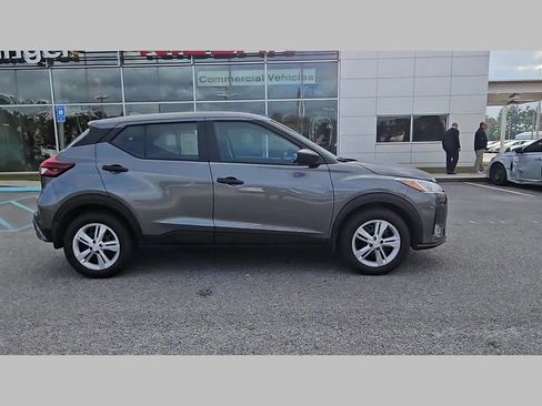 New 2025 Nissan Kicks Play S image 36
