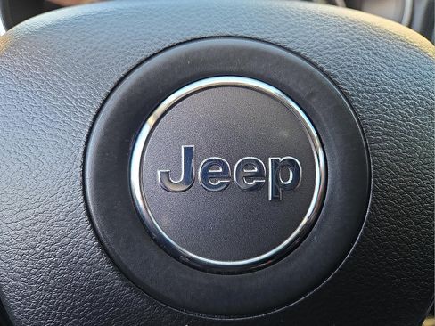 Used 2019 Jeep Cherokee Latitude Plus image 21