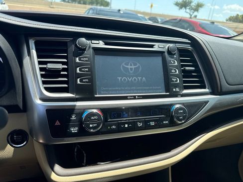 Used 2015 Toyota Highlander XLE FWD image 7