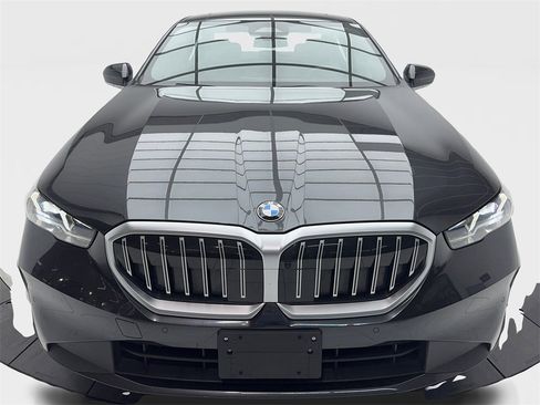 Used 2025 BMW 530i image 4