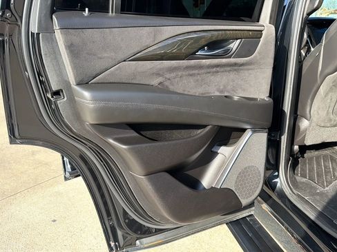 Used 2017 Cadillac Escalade Platinum AWD/4WD image 80