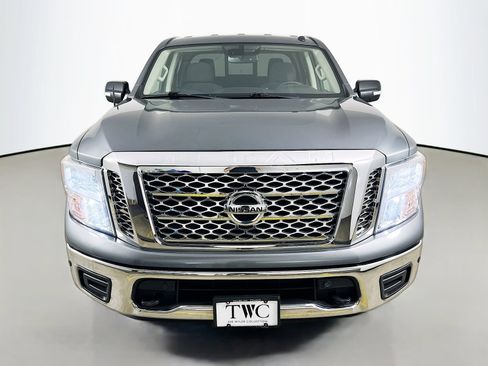Used 2019 Nissan Titan SV w/ SV Convenience Package AWD/4WD image 2