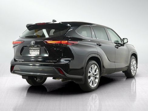 Used 2024 Toyota Highlander Limited AWD/4WD image 5