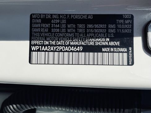 Used 2023 Porsche Cayenne Platinum Edition image 35